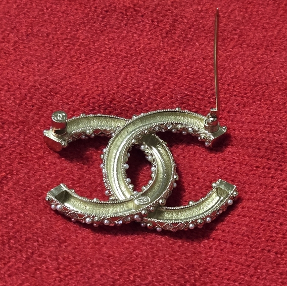 CC PEARLS & STONES BROOCH/PIN - Picture 5 of 9